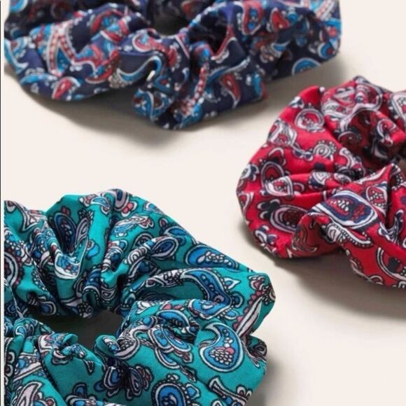 3 Piece Paisley Print Scrunchies - Picture 3 of 3